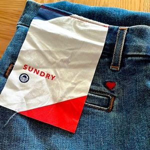 Sundry Le Soleil Jeans with Raw Hem in Medium Wash. Size 27 cropped length